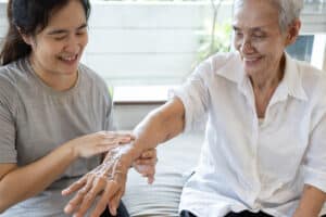 Personal care services help seniors with diabetes protect healthy skin at home