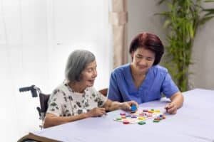 Dementia home care provides familiar routines that reduce confusion and support seniors.